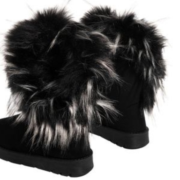 Asymmetrical Faux Fur Pull On Boots in Black - Picture 7 of 9